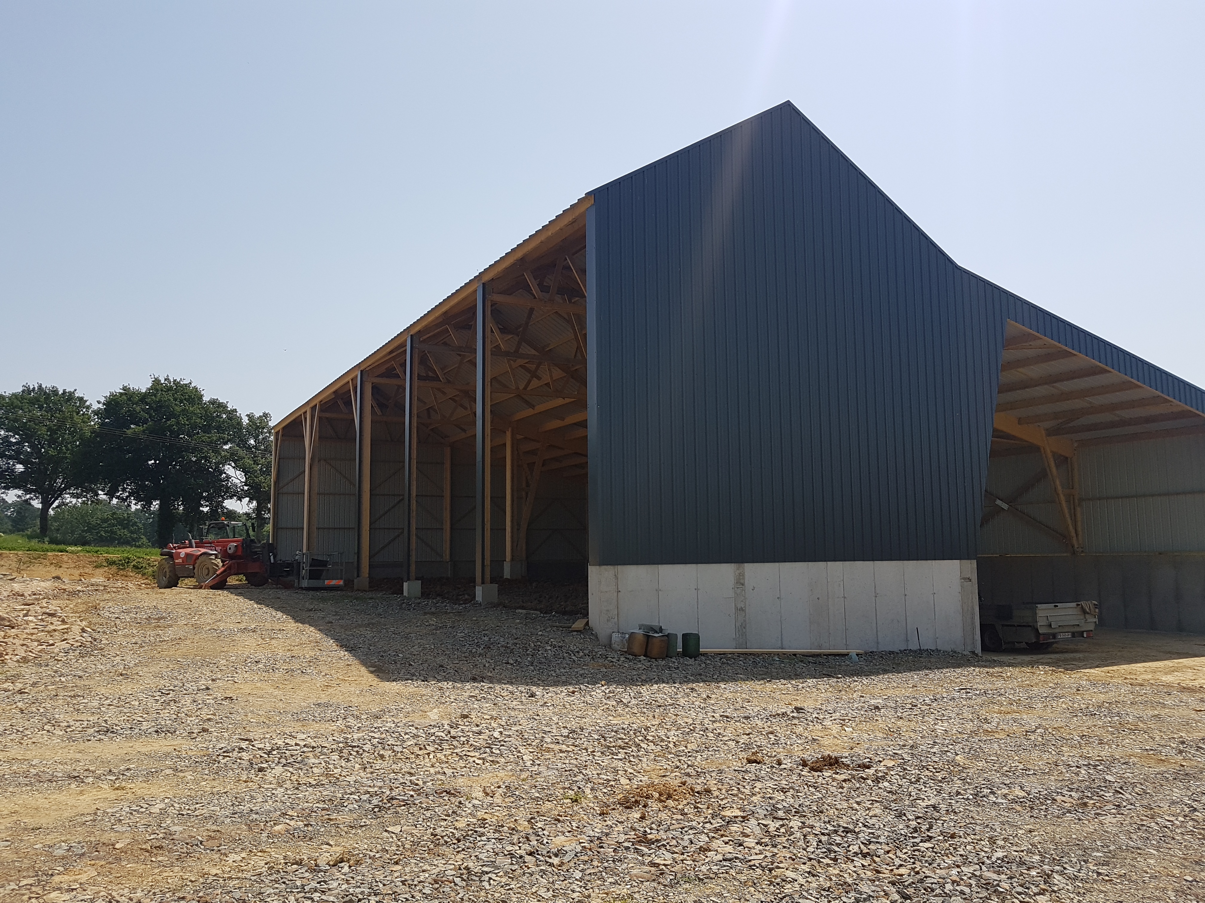 Hangar stockage avec panneaux solaire