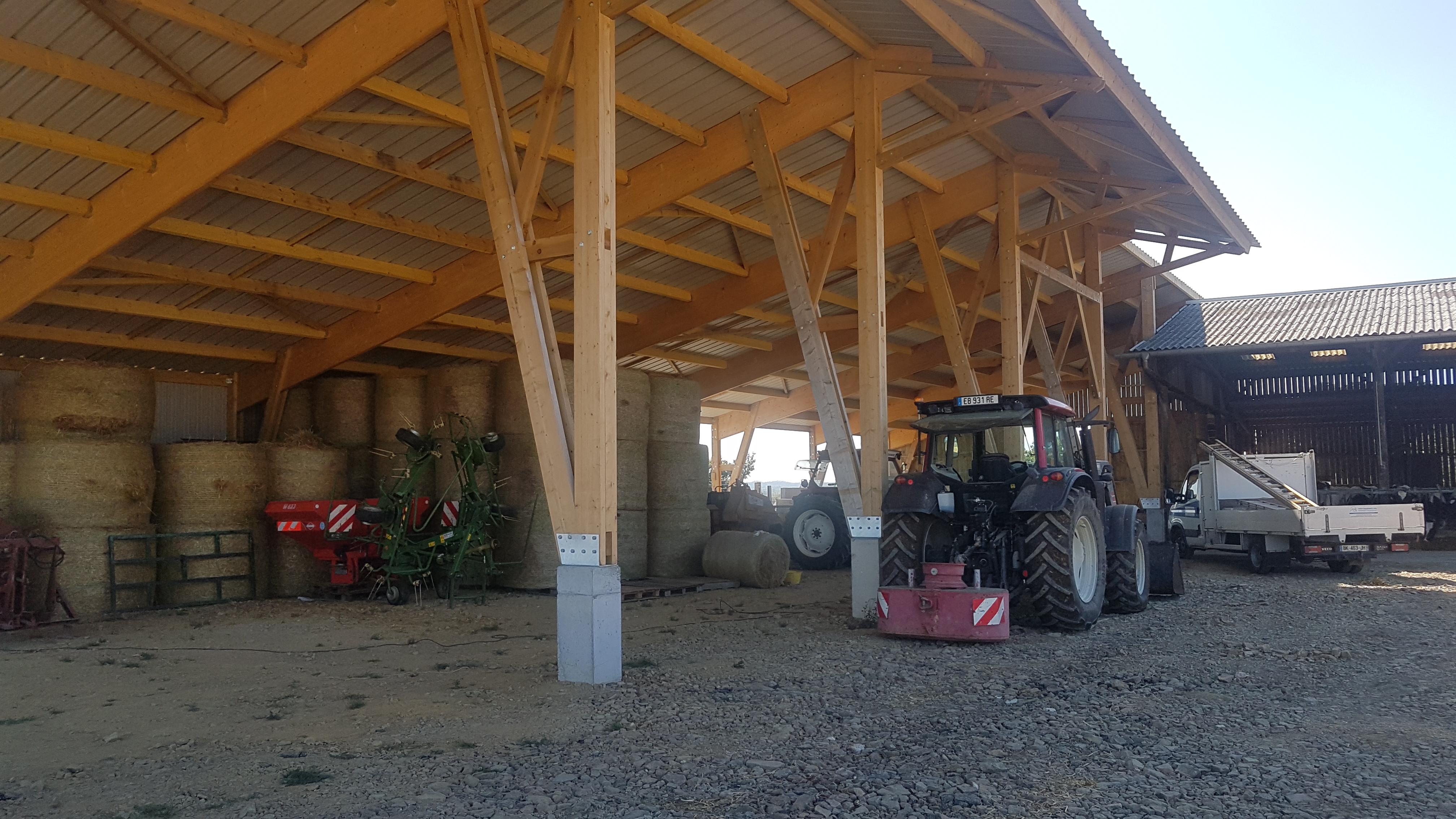 Hangar de stockage avec panneaux solaire