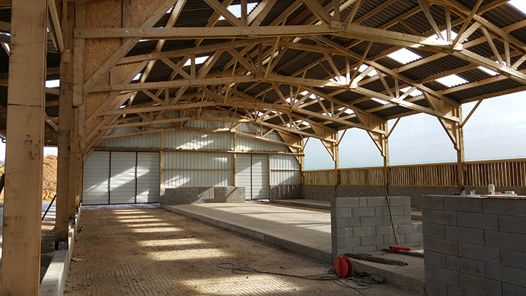 Travaux de charpente bois pour bâtiment agricole en Ille-et-Vilaine